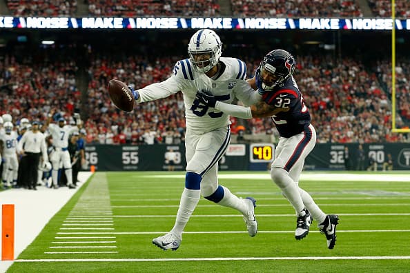 <b>Primer cuarto: </b>Eric Ebron
<b> </b>recibó dos pases en la primera serie ofensiva de Indianapolis y la segunda fue para los primeros puntos del partido.
<b>(Colts 7-0 Texans)</b>