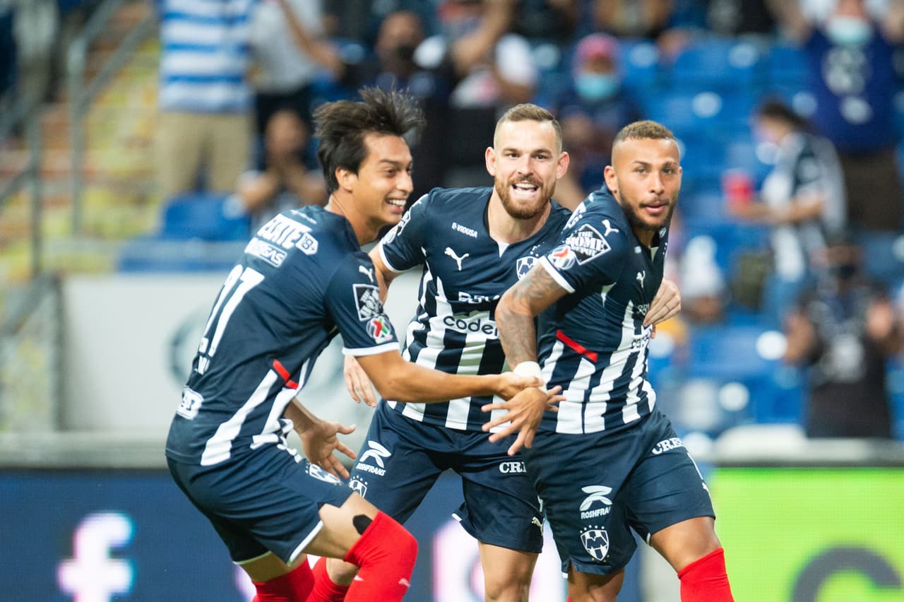 Con doblete del colombiano Duvan Vergara, Rayados de Monterrey consiguió su primer triunfo del Grita México A21 a costa de los endebles Pumas.