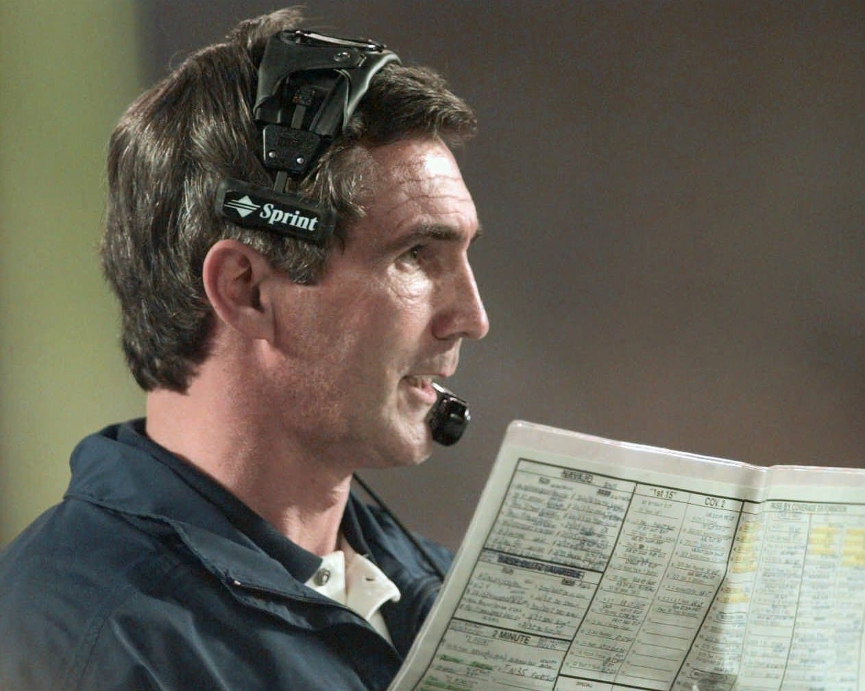 Mike Shanahan fue el arquictecto de los Denver Broncos de 1997 con un sistema ofensivo novedoso que ponía énfasis en el juego terrestre, mientras la defensiva lucía con un núcleo sólido de jugadores.