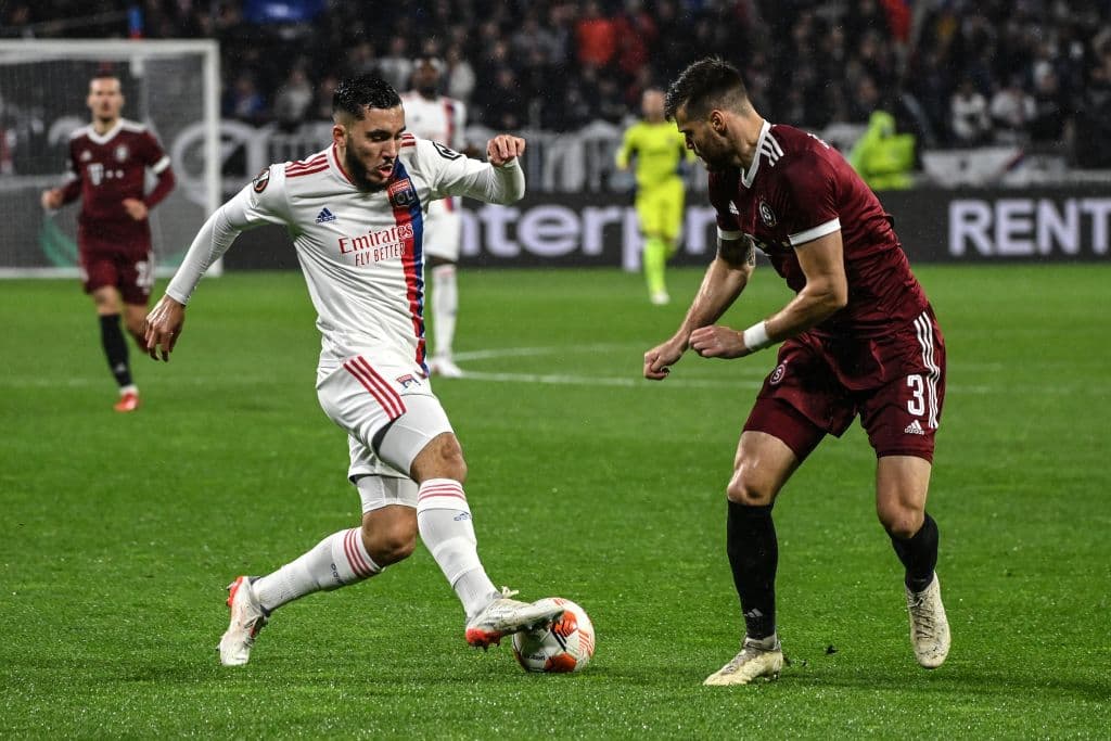 Lyon se impone ante Sparta Praga 3-0 en casa y amarra su boleto para Octavos de Final en la UEFA Europa League. Islam Slimani hizo doblete y Ekambi sumó uno más a la victoria.