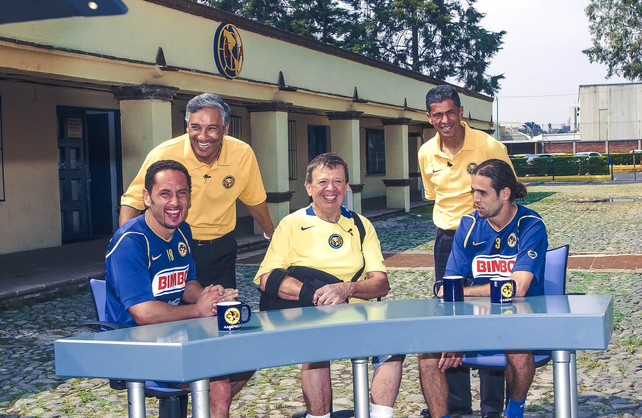 Chabelo - América | Comediante y actor mexicano que es hincha de las Águilas.