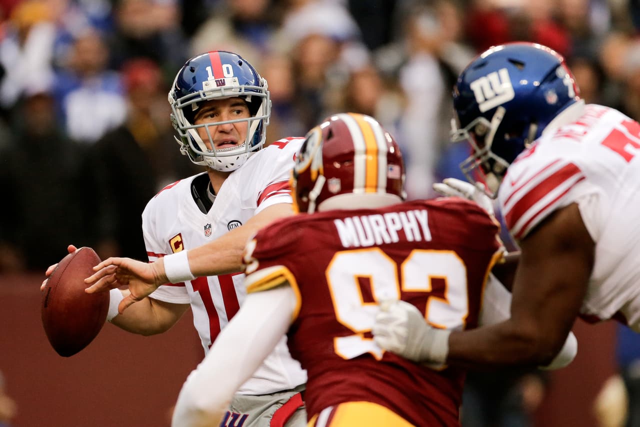 Los Washington Redskins empataron a los New York Giants al tope del Este de la NFC al vencerlos 20-14 en la semana 12, estas son las mejores imágenes de este reñido encuentro.
