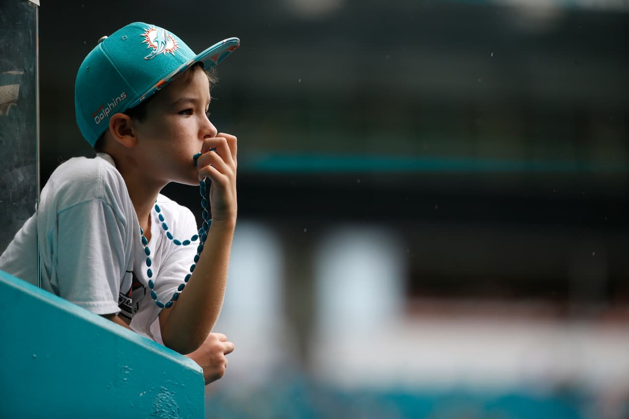 Antes del fin de la primera mitad hubo un parón de dos horas debido a las condiciones climáticas que son de riesgo y se prioriza la seguridad de jugadores y espectadores.