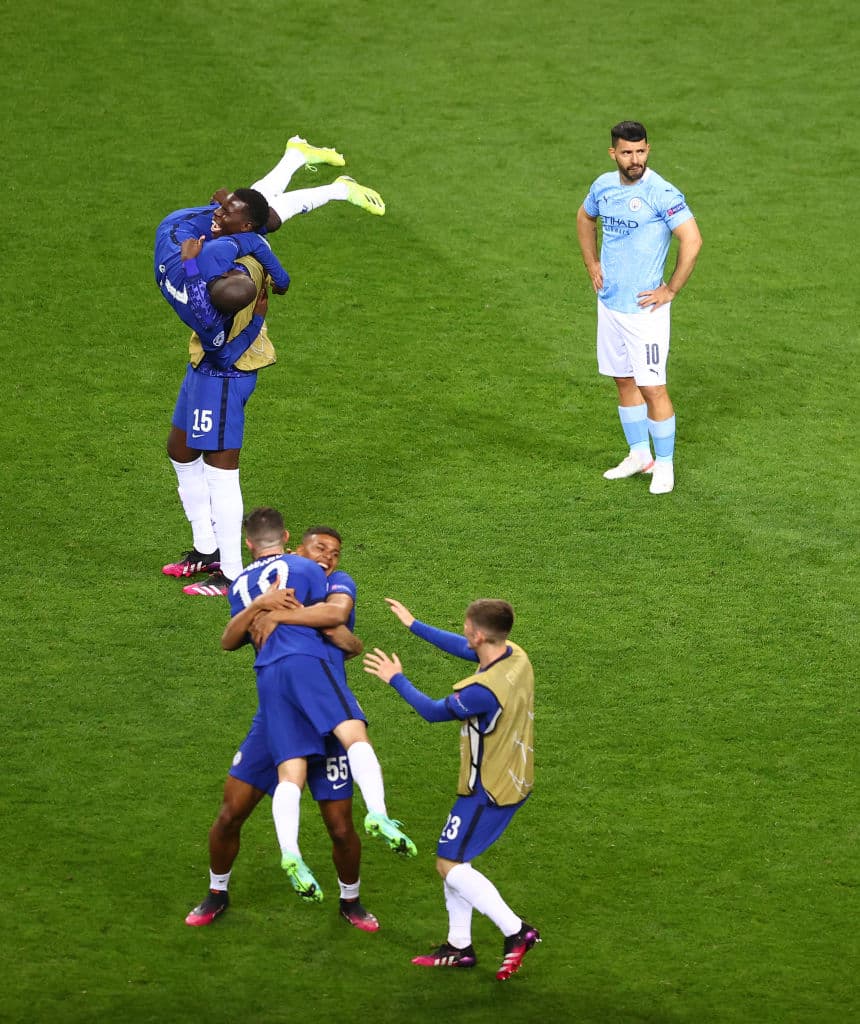 Los 'Blues' pintan de azul el Estadio Do Dragao con las celebraciones de la segunda UEFA Champions League de su historia.
