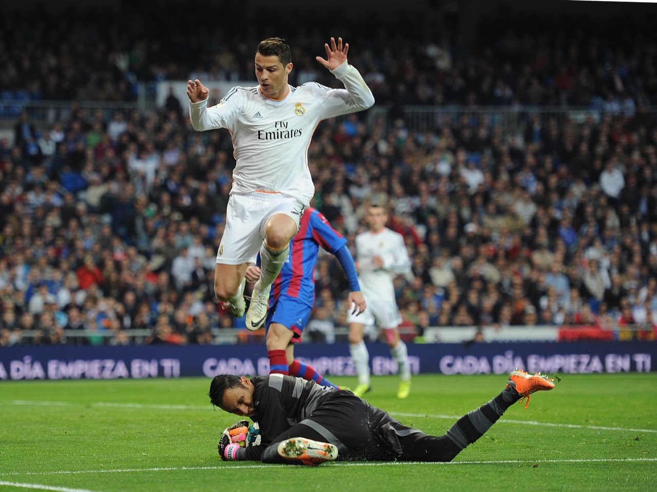 Las actuaciones de Keylor Navas en la temporada 2013/2014 en la Liga de España le sirvieron para ser reconocido como el mejor arquero de la competencia.