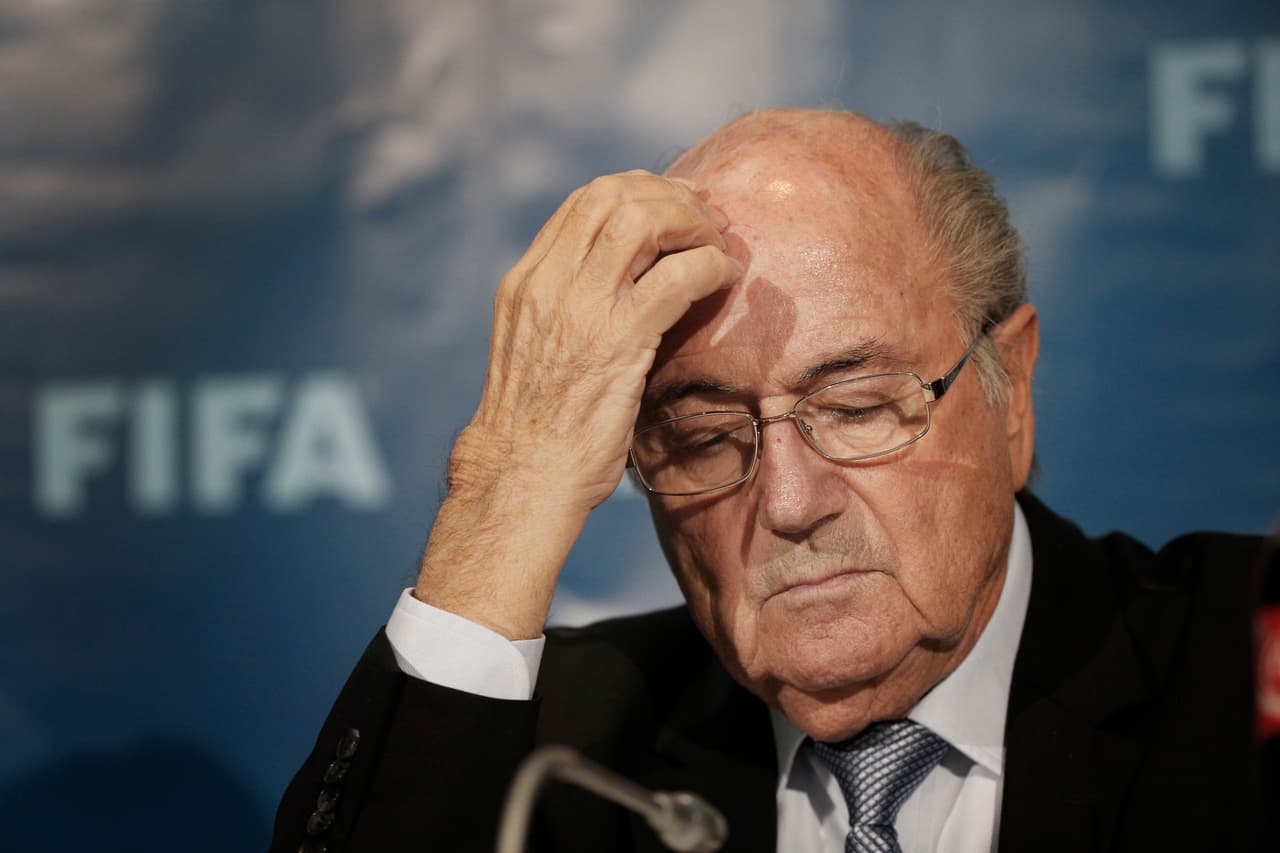 1. Josep Blatter: la cabeza de la FIFA y de su escánadalo de sobornos en la designación de sedes, derechos de televisión. Actualmente responde ante la justicia de los Estados Unidos por sus delitos.