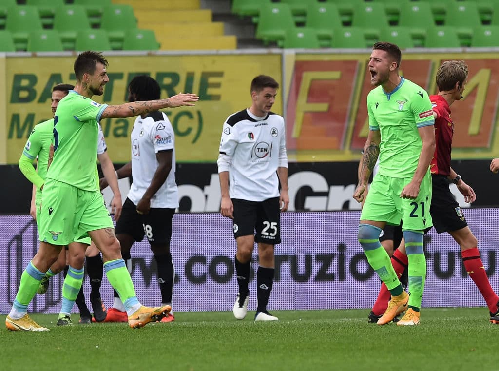 Lazio visitó y derrotó al Spezia. Immobile (15’) y Milinkovic-Savic (33’) marcaron para los de Inzaghi. Nzola (64’) descontó. Lazio llegó a 17 puntos y Spezia se quedó con 10.