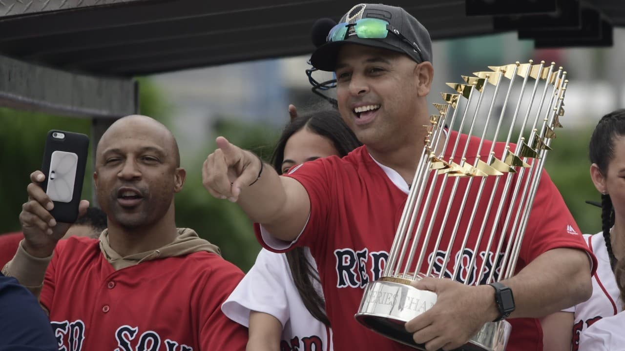 Alex Cora se mantiene como manager de los Boston Red Sox hasta 2021