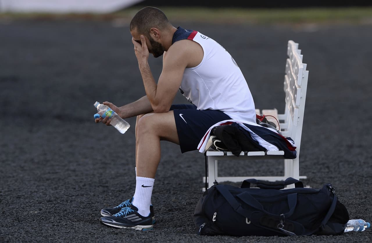 En el 2014 Benzema fue afectado por otro asunto extradeportivo. Durante el Mundial de Brasil 2014 el periódico L'Equipe señaló a su agente, Karim Djaziri, y a un amigo del jugador por haber agredido a dos periodistas en Ribeirao Preto.