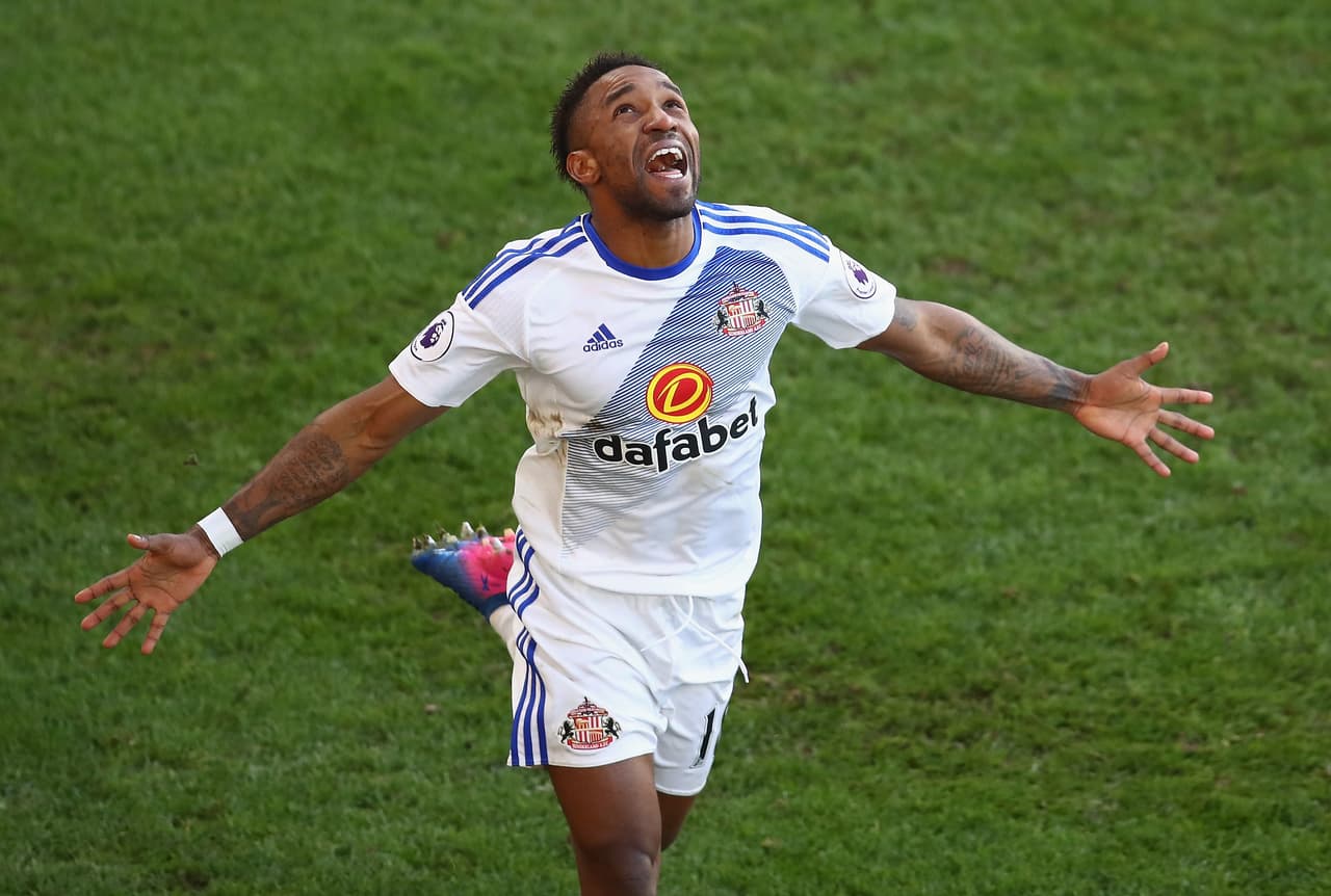 Jermain Defoe demuestra su gran humildad con un fanático del Sunderland