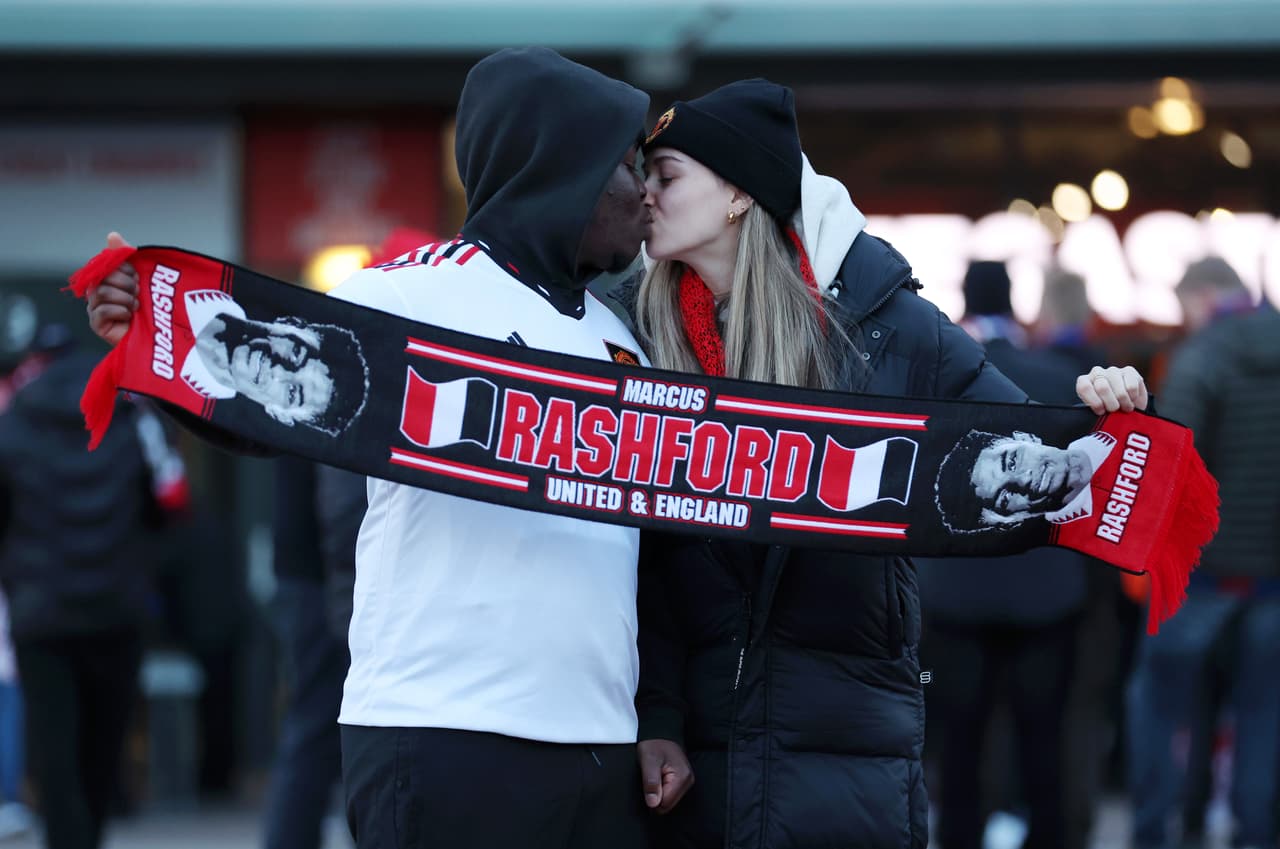 Manchester United remontó y eliminó al Barcelona en los Playoffs de la UEFA Europa League en partido de vuelta disputado en Old Trafford.