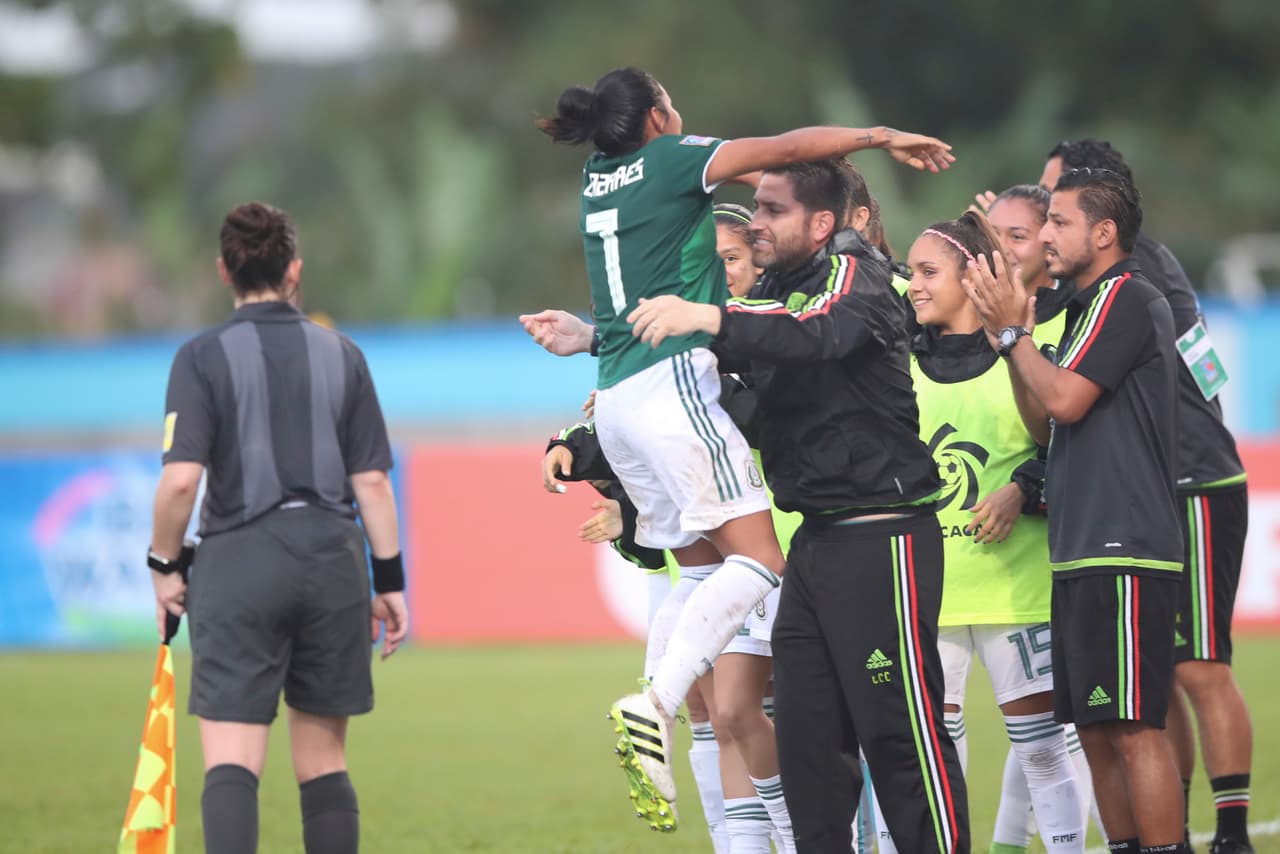 El tanto mexicano fue recibido con alegría y mucho entusiasmo desde las banca.