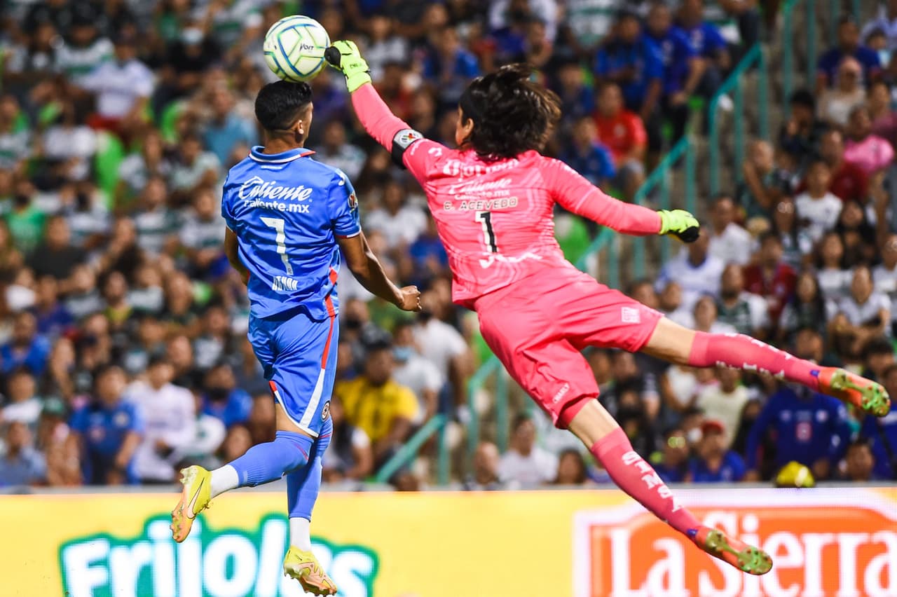 Santos fue contundente y goleó a Cruz Azul que sigue sin enocntrar la regularidad en el Apertura 2022.