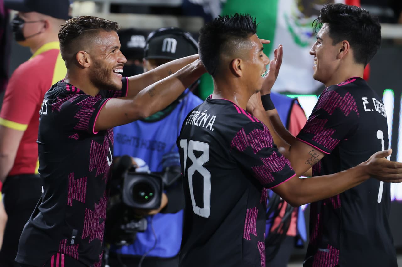 Al 77’, Jonathan Dos Santos entraba solo a la media luna de Nigeria para controlar un pase de Erick Gutiérrez y pegarle de aire al ángulo para el 4-0.