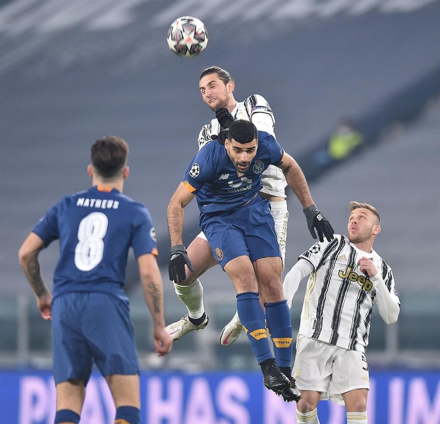 Juventus queda eliminado, por tercer año consecutivo, de la UEFA Champions League. Esta vez el Porto hizo la hazaña y, en tiempo extra, con gol de Sergio Oliveira, calificó a su equip a cuartos de final. El mexicano Jesús 'Tecatito' Corona, fue titular y participó durante todo el encuentro. El marcador del partido fue 3-2, pero fue el global el que le dio el pase a los 'Dragones Azules'.