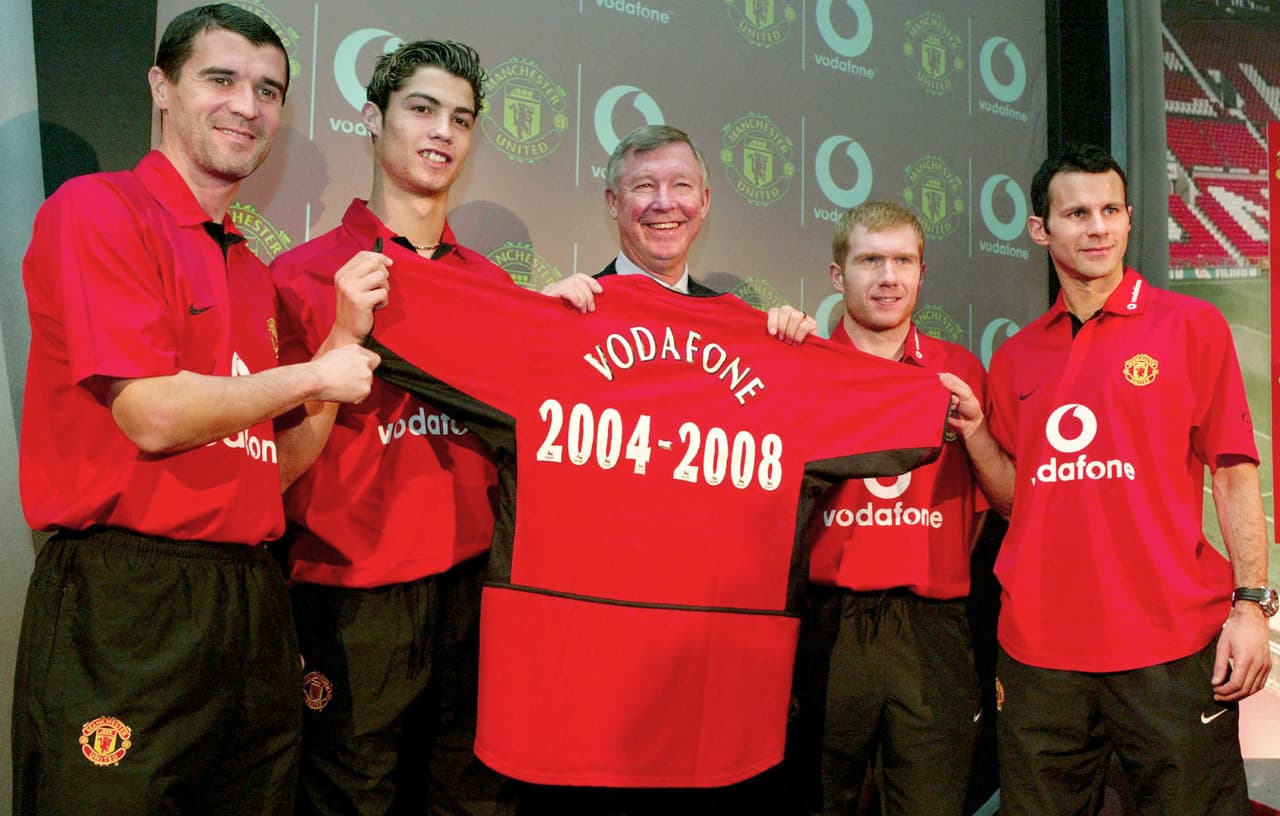 Sin embargo, el acuerdo con Valencia se dilató y Manchester United se llevó a Cristiano Ronaldo luego de un amistoso con Sporting de Lisboa.