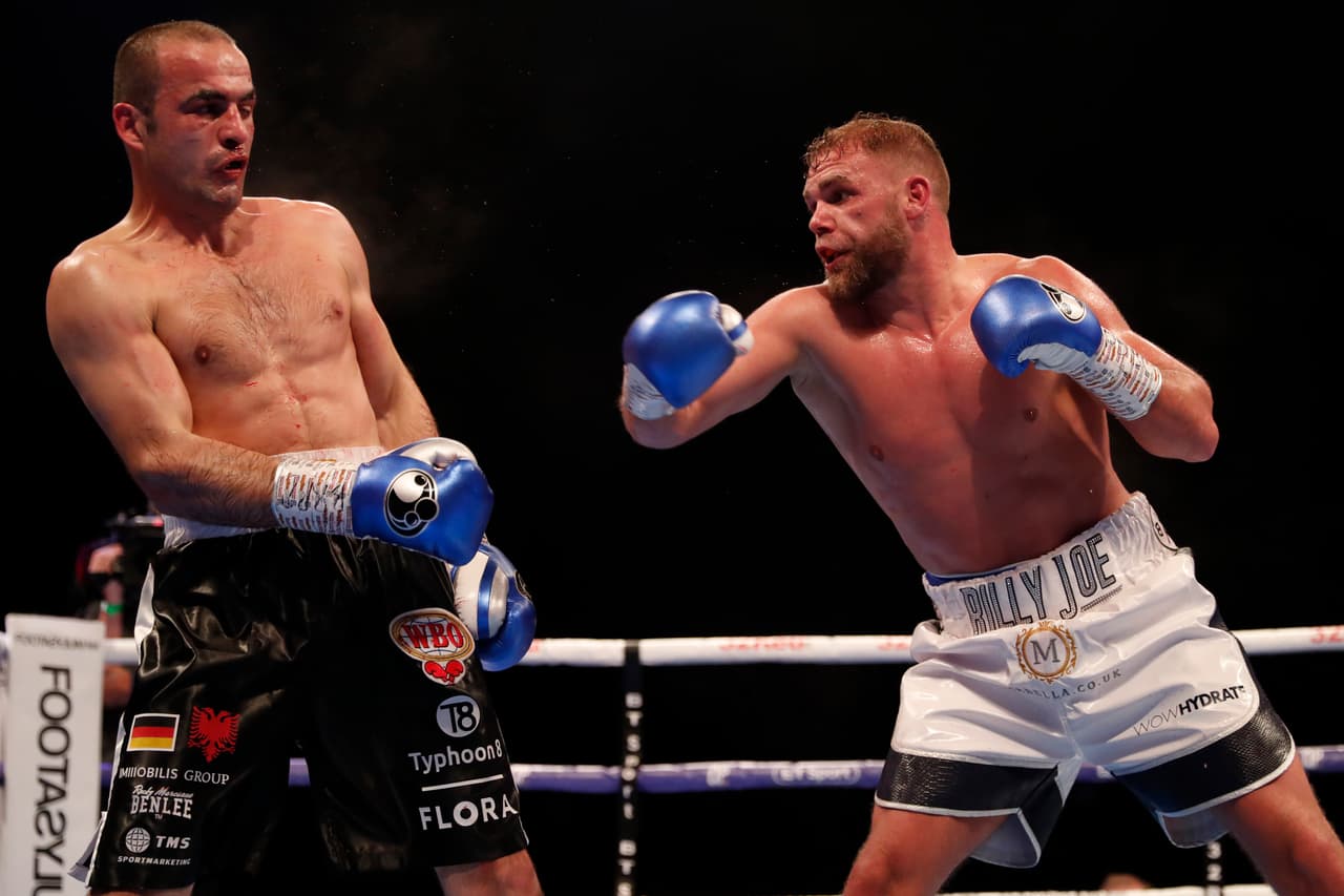 <b>Billy Joe Saunderstries</b>
<br>Es un boxeador de peso mediano supermediano profesional británico de 30 años y también psoee una marca de invicto con 29 peleas ganadas y 14 de ellas fueron por nocaut.