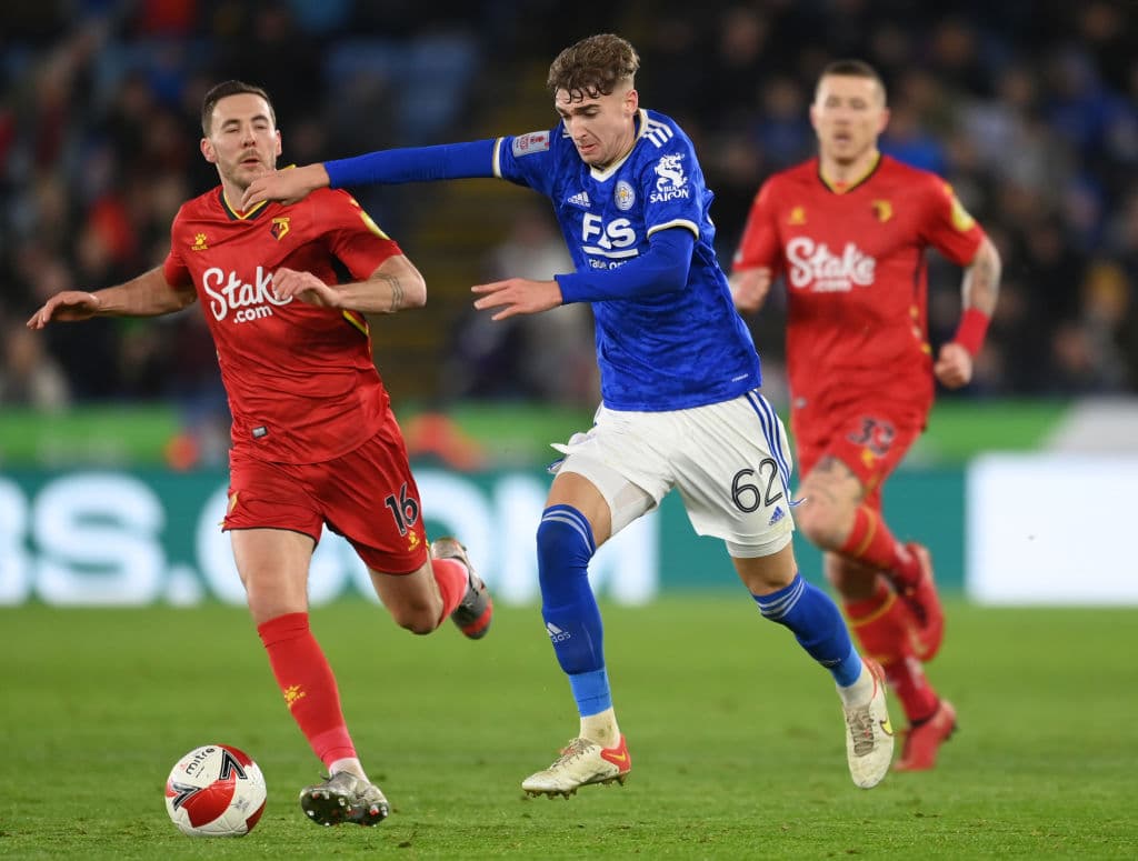 Chelsea golea fácilmente 5-1 al Chestefield, Everton consigue su pase en lso tiempos extras tras vencer 2-3 al Hull City, Leicester pasa por encima 4-1 sobre el Watford y el Newcastle da la sorpresa al caer eliminado 0-1 en su duelo frente al Cambridge United.