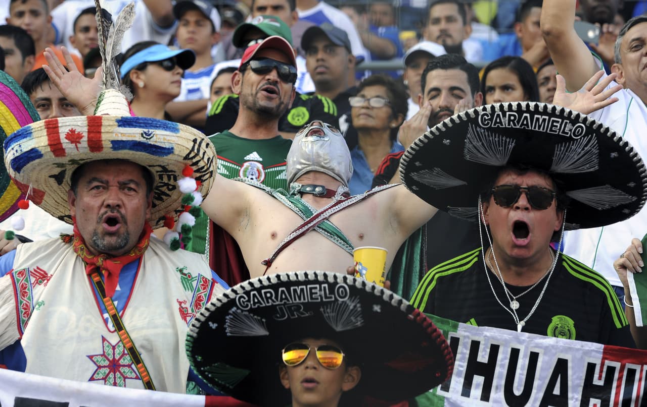 El ambiente en el Estadio Olímpico de San Pedro Sula es inmejorable en apoyo a la Bicolor en su juego contra el Tri.