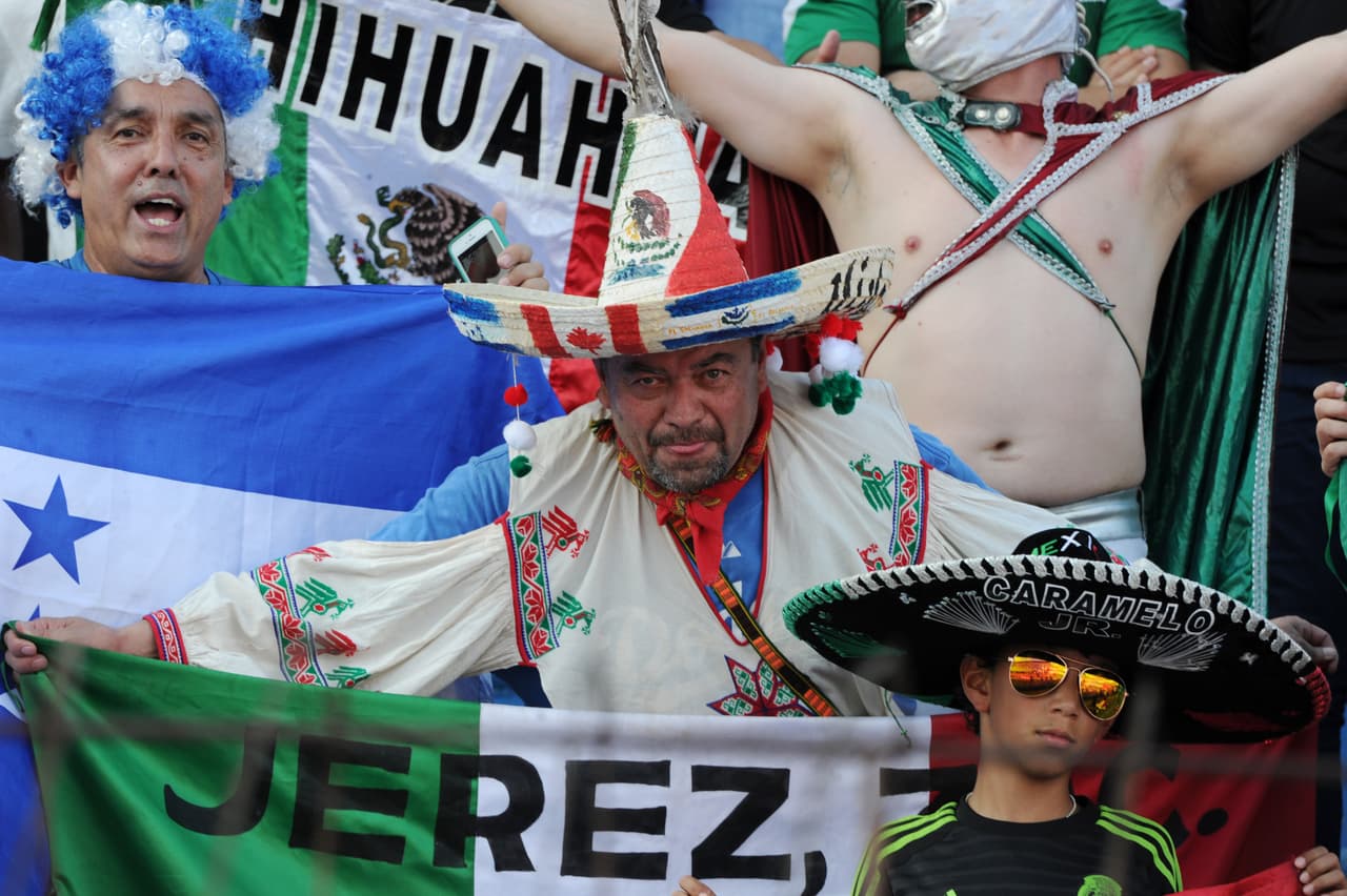 El ambiente en el Estadio Olímpico de San Pedro Sula es inmejorable en apoyo a la Bicolor en su juego contra el Tri.