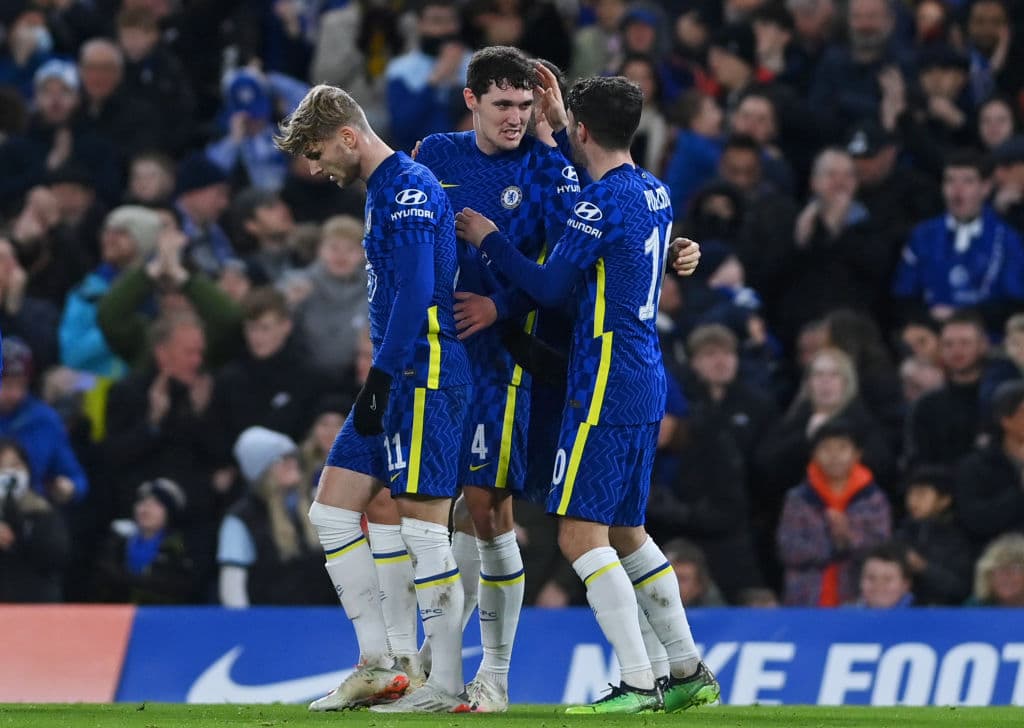 Chelsea golea fácilmente 5-1 al Chestefield, Everton consigue su pase en lso tiempos extras tras vencer 2-3 al Hull City, Leicester pasa por encima 4-1 sobre el Watford y el Newcastle da la sorpresa al caer eliminado 0-1 en su duelo frente al Cambridge United.