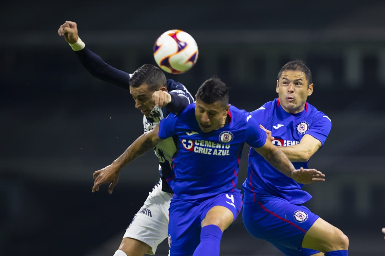 Con solitario gol de Roberto Alvarado (42'), Cruz Azul vence 1-0 a Monterrey y alargan su racha de victorias a nueve. Cruz Azul se queda como líder solitario del torneo y los Rayados bajan a cuarto lugar y podrían caer al quinto si es queToluca vence al Pachuca.