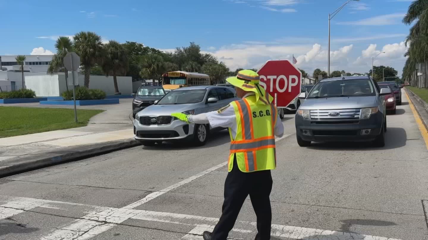 Legislación en Miami-Dade buscaría instalar cámaras para detectar exceso de  velocidad en zonas escolares | Video | Univision 23 Miami WLTV | Univision