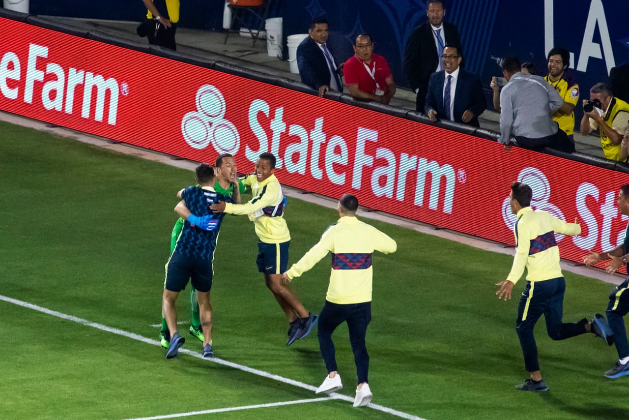 Y gracias a su destacada actuación, las Águilas festejan con el trofeo de Campeón de Campeones, extraido a manos de unos Tigres que también se quedaron cerca de llevárselo.
