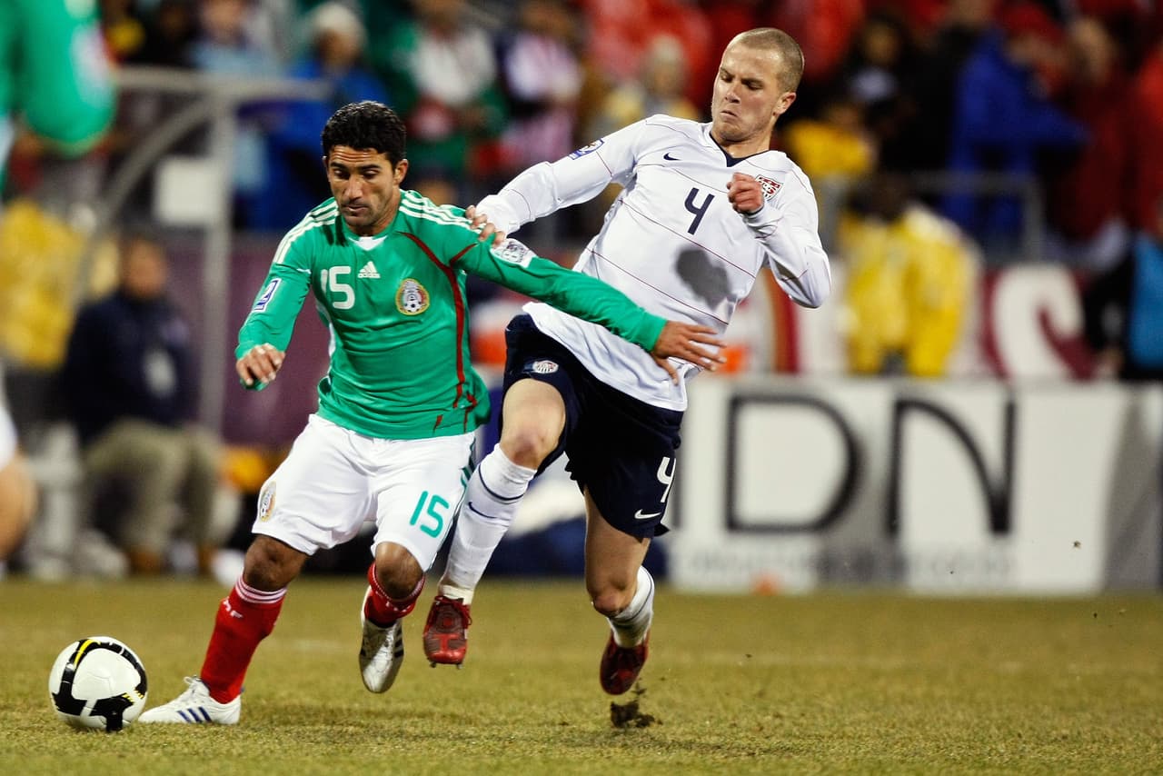 Su capacidad lo llevó a hacer parte de la Selección de México y ser mundialista, sin que su tamaño fuera ningún inconveniente para enfrentar a grandes rivales.