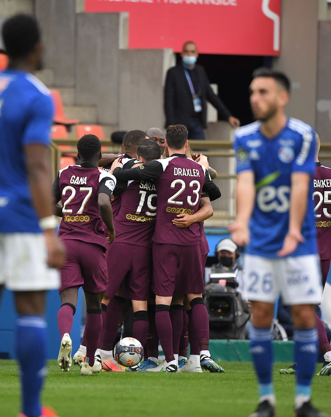 El PSG goleó al Strasbourg, pero tiene tres puntos menos que el líder de Francia, el Lille.