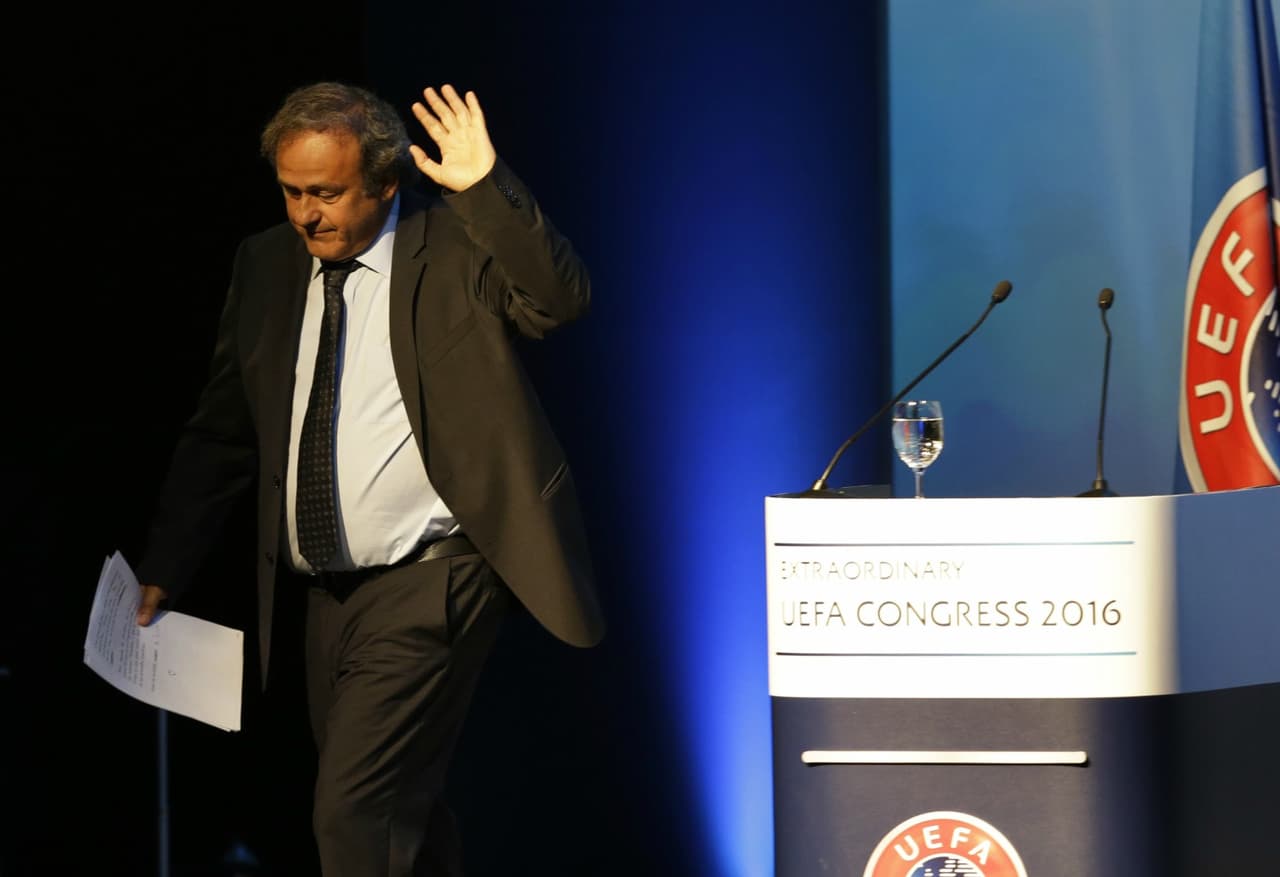 Michel Platini volvió a un estadio tras ser suspendido por la UEFA