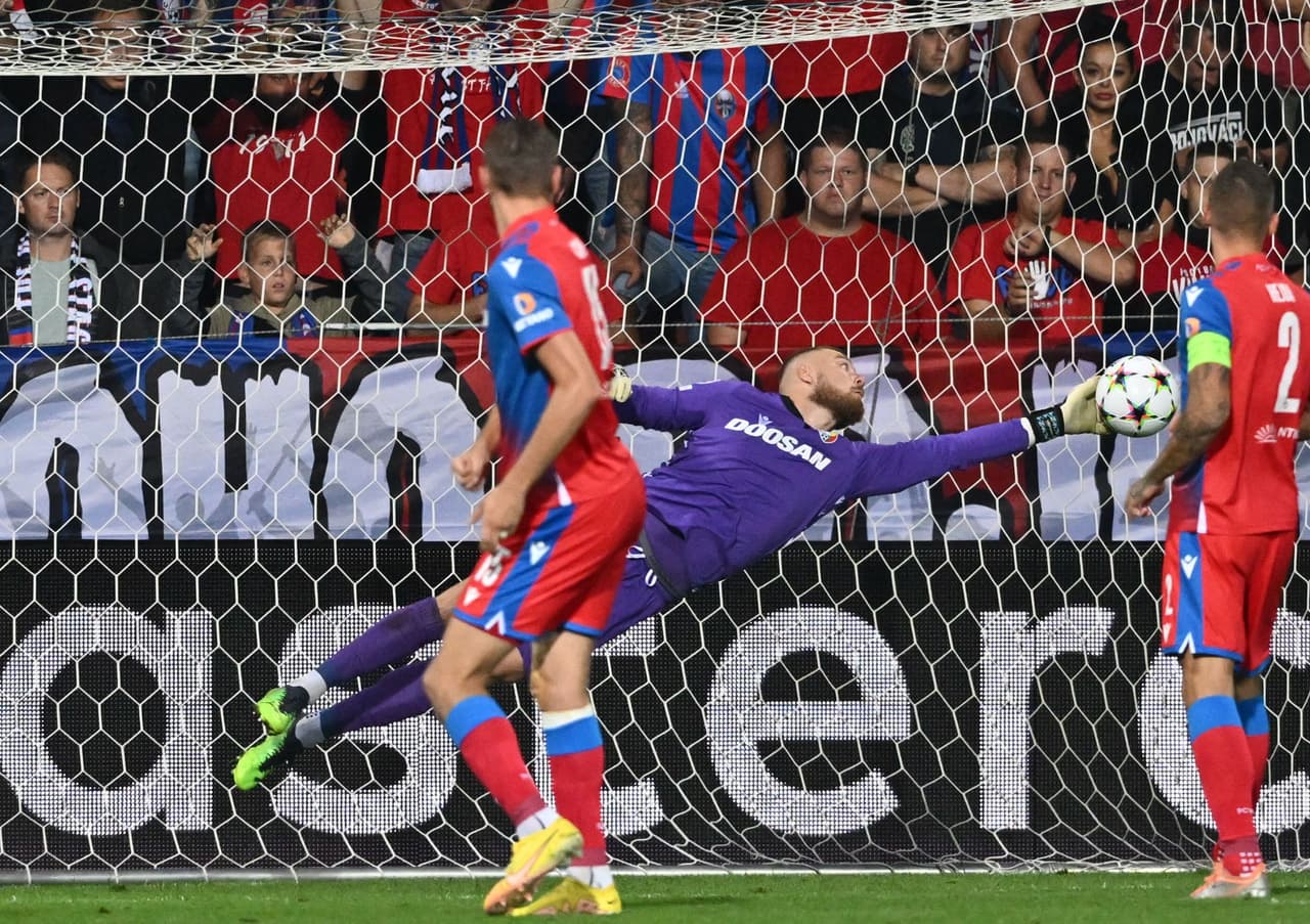 Inter de Milán sacó tres puntos importantes de visitante ante Viktoria Plzen en la República Checa con goles de Dzeko y Dumfries por 0-2.