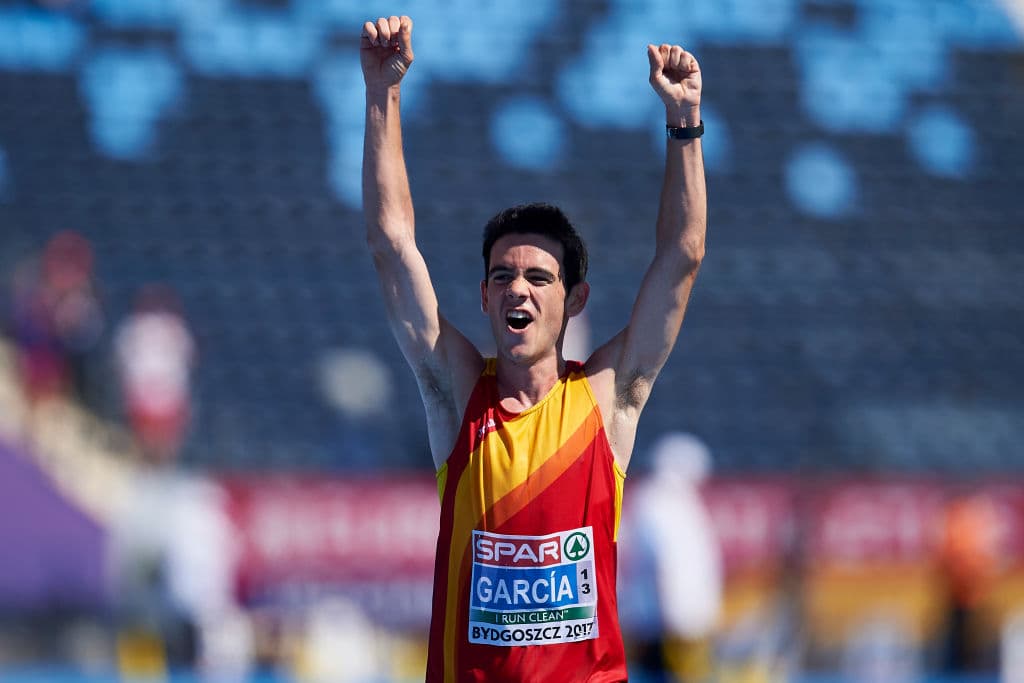 Este joven atleta, nacido el 19 de enero de 1996 en Madrid, se ha convertido en una de las grandes figuras del atletismo de su país y de Europa.