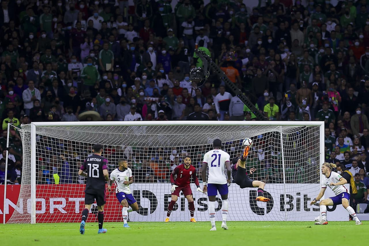 México y Estados Unidos dan un paso al frente para clasificarse al Mundial Qatar 2022 con un empate 0-0 en el Estadio Azteca en juego de eliminatorias mundialistas.