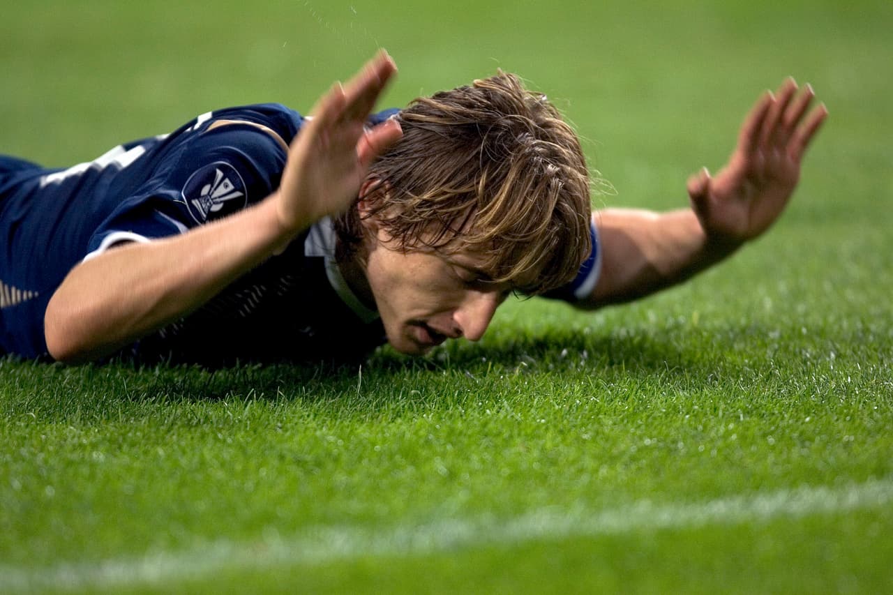 Modric erró en los penaltis que dejaron eliminado a Croacia en esa Eurocopa. Esos malos momentos son parte de la construcción de carácter del jugador. Levantarse tras caer era su única opción.