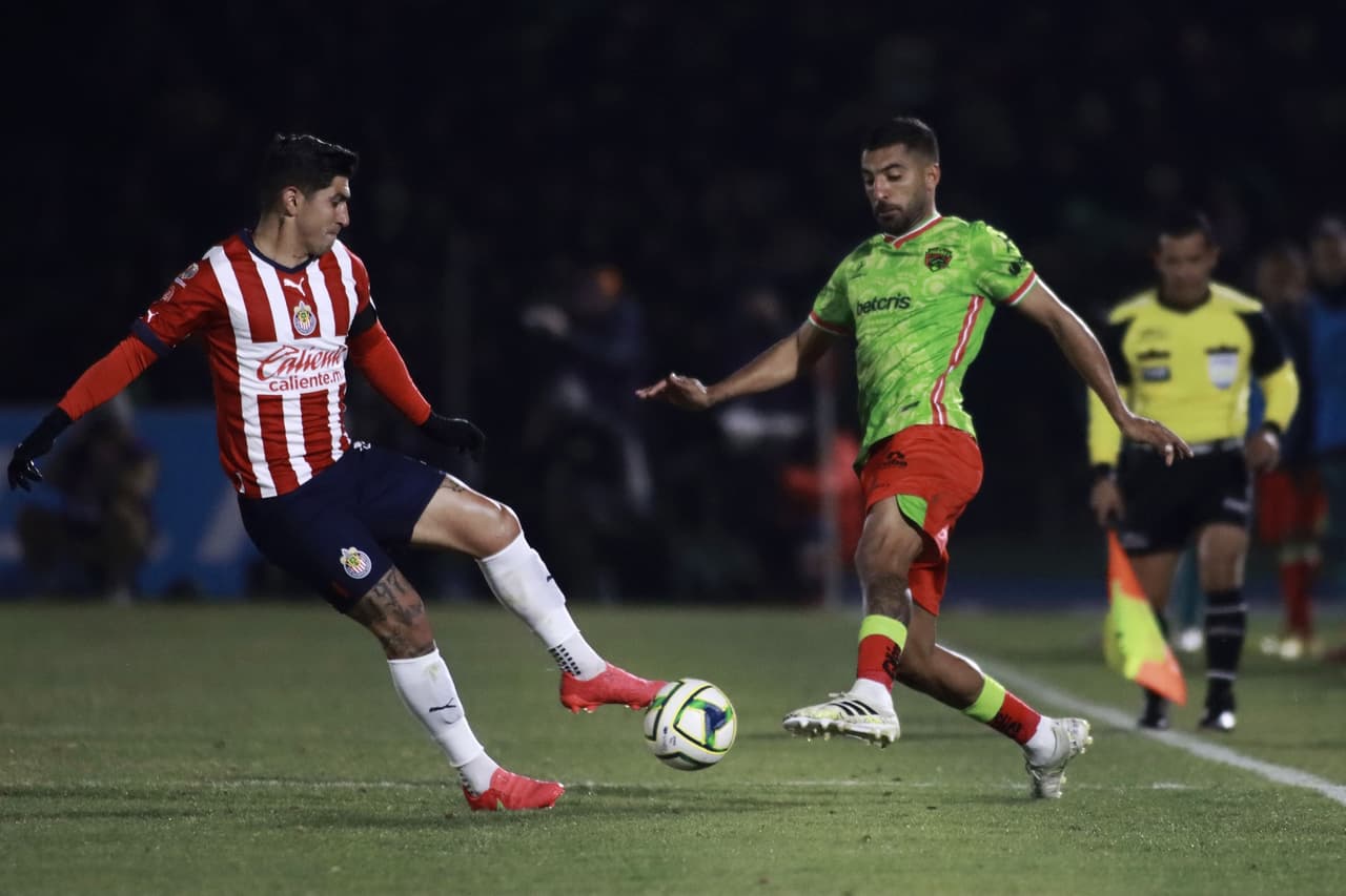 Chivas derrota a Bravos con goles de Víctor Guzmán y Carlos Cisneros para mantenerse invicto como visitante en el Clausura 2023 de la Liga MX.