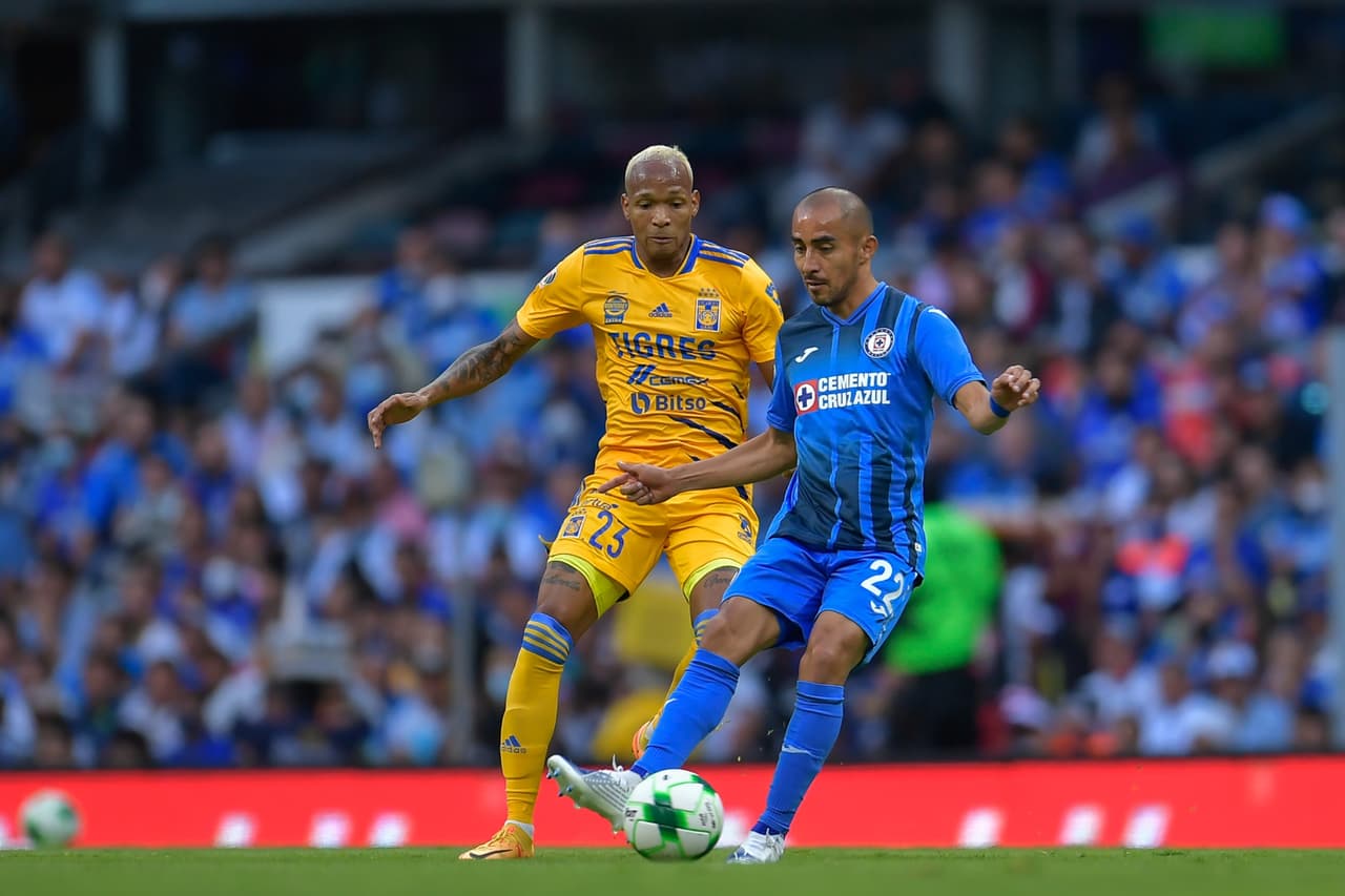 Tigres aprovechó las tímidas intenciones ofensivas de Cruz Azul y se puso en ventaja, la Máquina celeste intentó reaccionar en el segundo tiempo pero no le alcanzó para emparejar y el equipo del Piojo se llevó la ventaja.