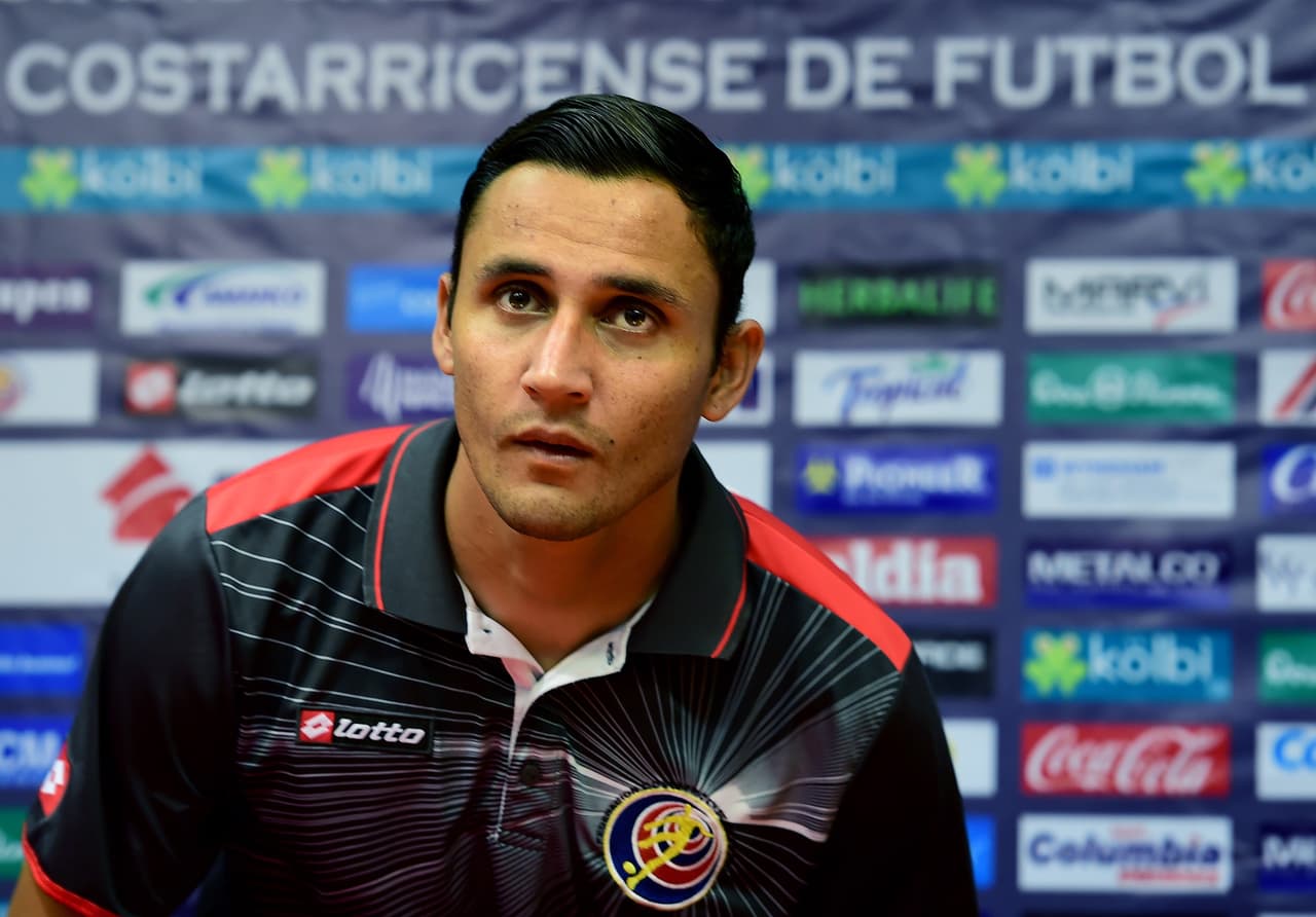 El portero del Real Madrid viajó a Costa Rica para recuperarse en familia.