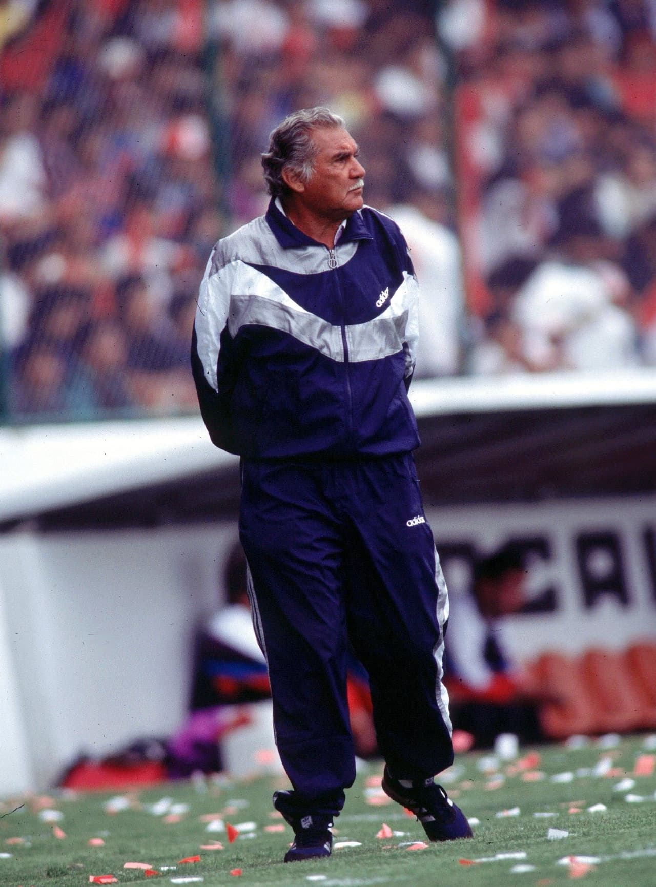 Eran los últimos años de Don Antonio 'Tota' Carbajal con los canarios del Atlético Morelia.