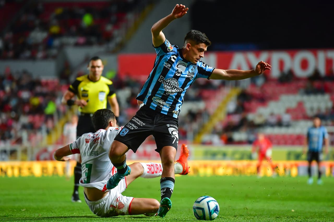 Necaxa y Gallos Blancos dividen puntos en un encuentro que terminó con emoción al límite.