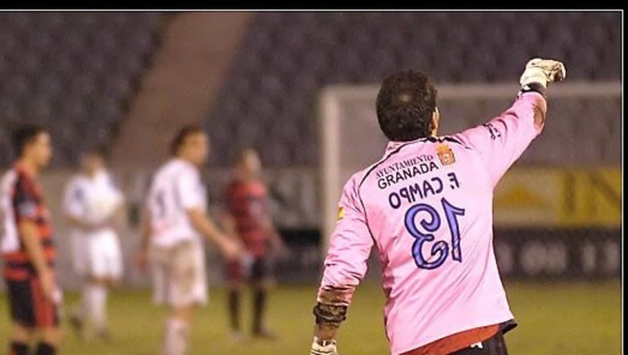 Félix Campo - El portero Félix Campo tuvo que jugar los 90 minutos con la parte posterior de su camisa totalmente invertida excpeci´ón de la publicidad.