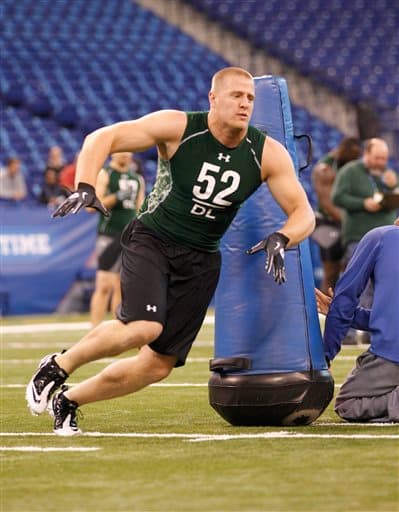 Disfruta algunas de las mejores tomas fuera y dentro de los emparrillados del ala defensiva de los Houston Texans.
