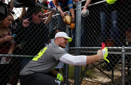 Disfruta algunas de las mejores tomas fuera y dentro de los emparrillados del ala defensiva de los Houston Texans.