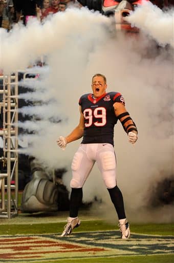 Disfruta algunas de las mejores tomas fuera y dentro de los emparrillados del ala defensiva de los Houston Texans.