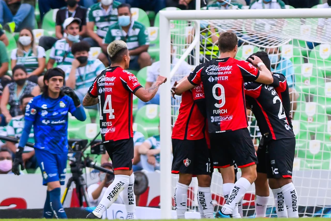 Julián Quiñones adelantó al conjunto visitante al minuto 25, pero Santos no se quedó de brazos cruzados y al minuto 69 Félix Torres se encargó de firmar el empate 1-1.
