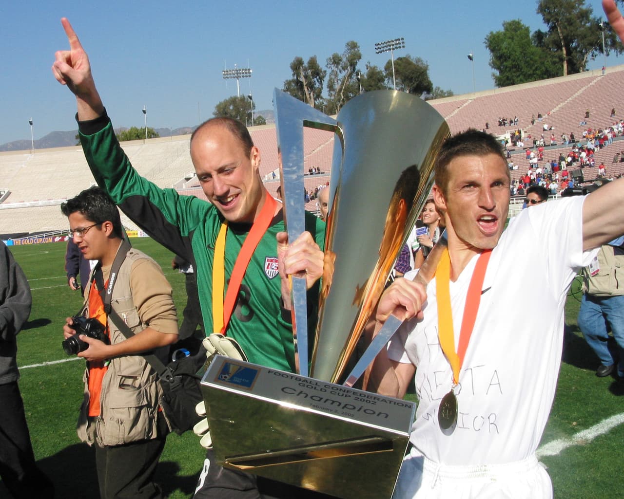 Estados Unidos consiguió su segunda Copa Oro al derrotar en la final 2-0 a Costa Rica en el Rose Bowl de Pasadena.