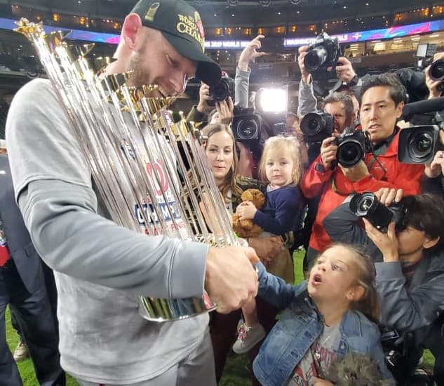 Stephen Strasburg, Washington Nationals 2019. Después de siete juegos de Serie Mundial, Houston Astros cayeron en casa 6-2.