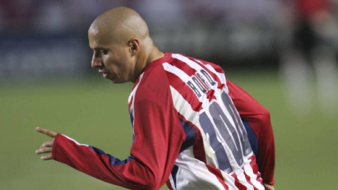 El mexicano más recordado por Boca Juniors, vistió los colores de Tecos, Morelia, Pachuca, Guadalajara, Chiapas, Querétaro, San Luis, Chivas USA y Nayarit.