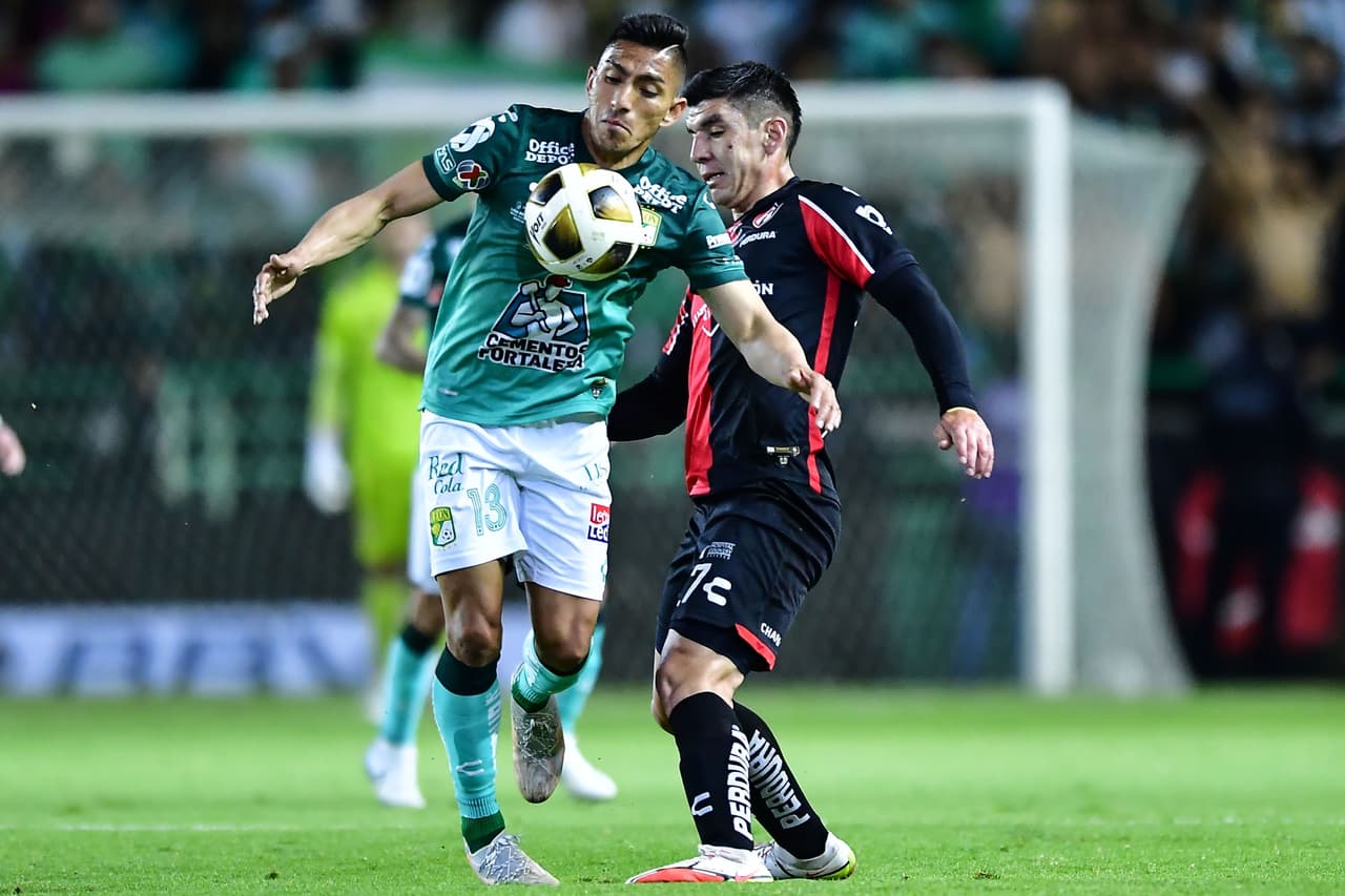 La fiera estuvo en deventaja en dos ocasiones y los goles de Ángel Mena y Victor Dávila le dan la remontada 3-2 sobre el Atlas en la ida de la final del futbol mexicano.