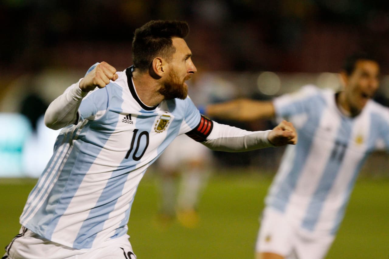 Messi le dio la emoción a sus compañeros con una pared genial que finalizó con gol al minuto 18.